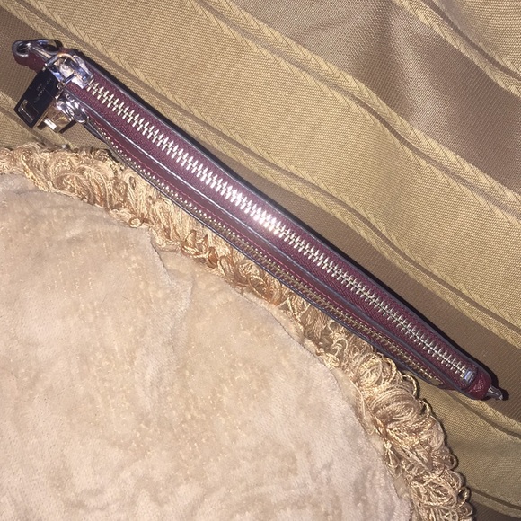 Karl Lagerfeld Wristlet - Picture 5 of 8